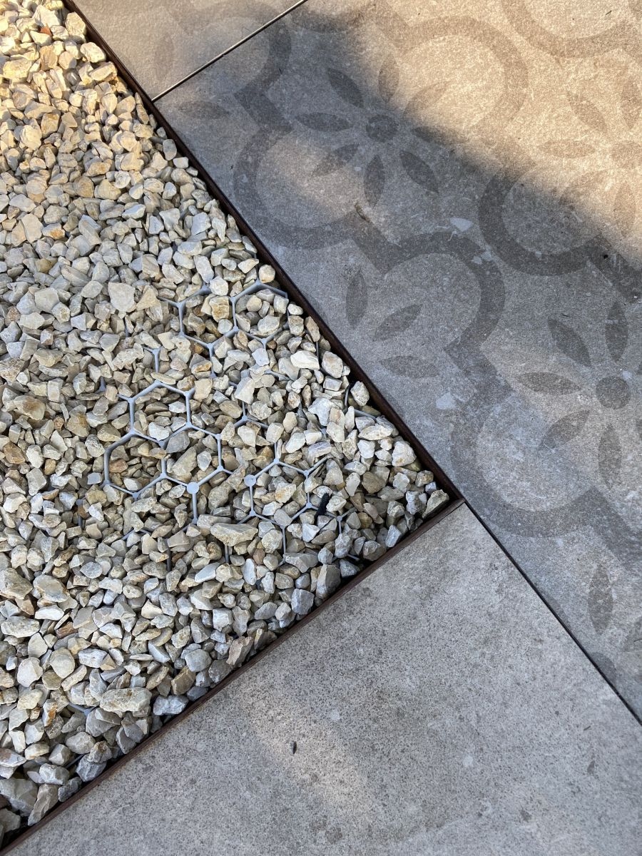 Eccogravel grindmatten, yellow sun split en ceramaxx frescato keramische tegels Eccogravel, yellow sun split en ceramaxx frescato tegels