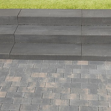 Traptrede 100x35x15cm indus black kleurecht met facet