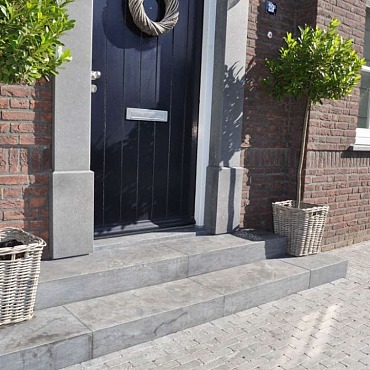 Bloktrede 100x35x15 cm Spotted Bluestone  Gezoet, Antislip/Gezoet